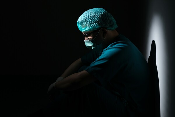 New report highlights mental health issues among doctors and nurses